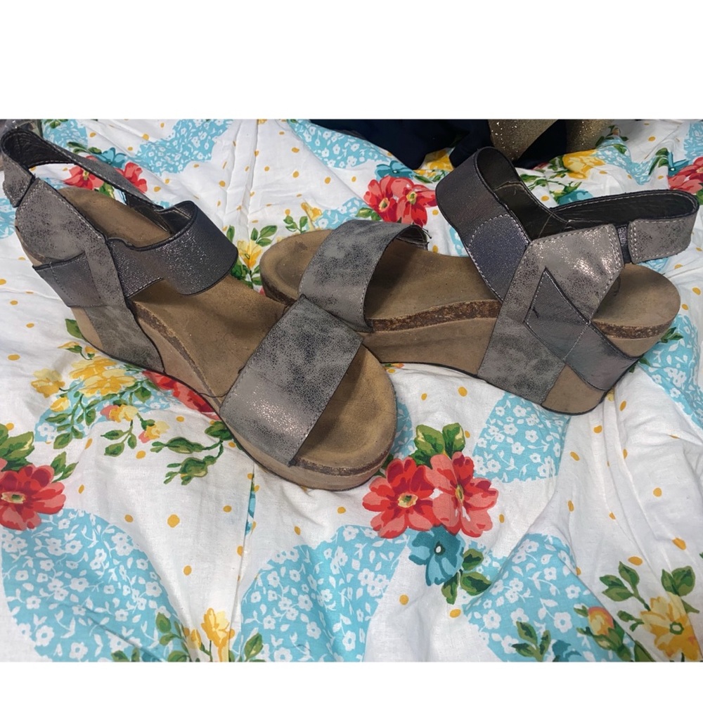 very comfortable gray heels